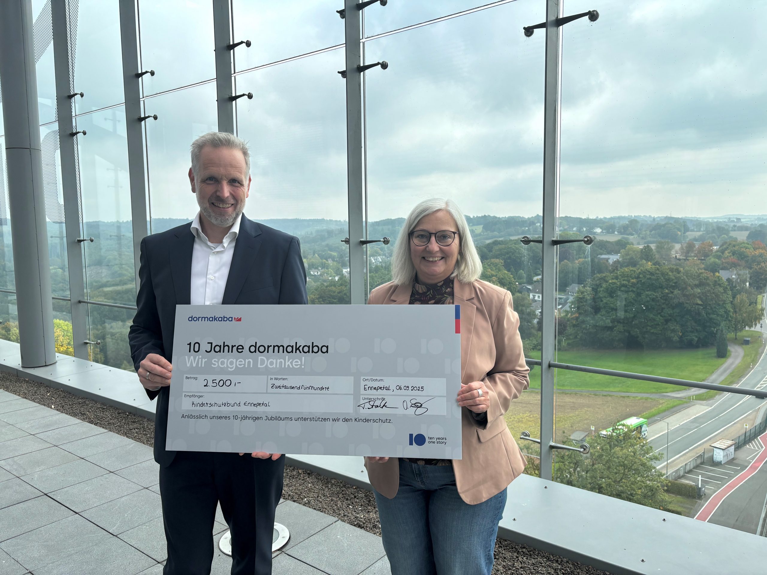 Dormakaba spendet für den Kinderschutzbund